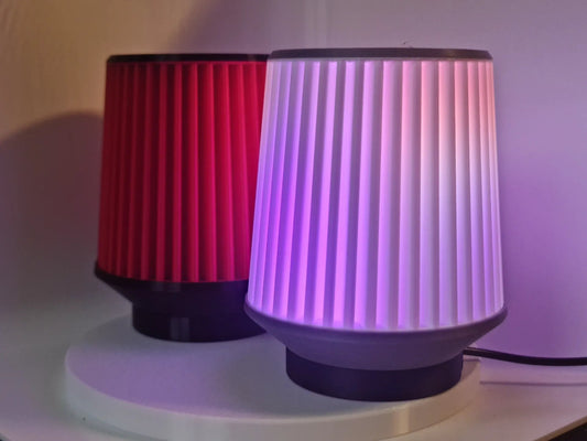 Lámpara Filtro 3D encendida, diseño acanalado moderno en color blanco – Prinx.