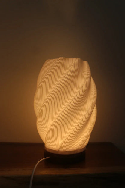 Detalle de la Lámpara Tori 3D, fabricada en impresión 3D con curvas suaves y acabado elegante – Prinx.